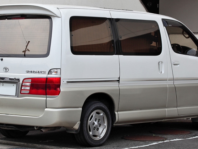 Toyota Grand Hiace фото