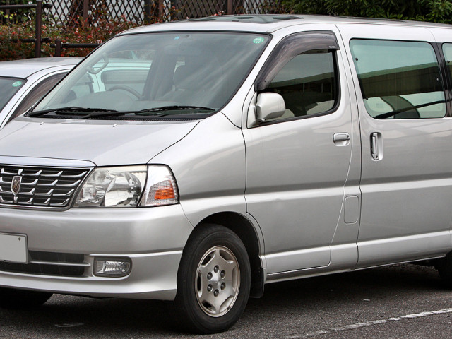 Toyota Grand Hiace фото