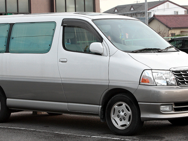 Toyota Grand Hiace фото