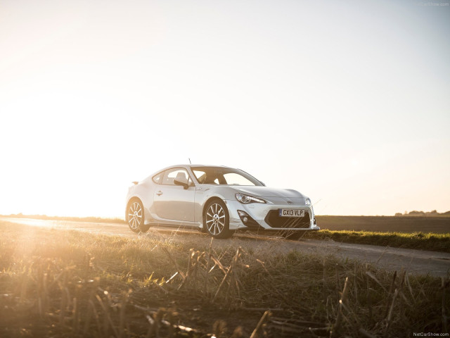 Toyota GT86 TRD фото