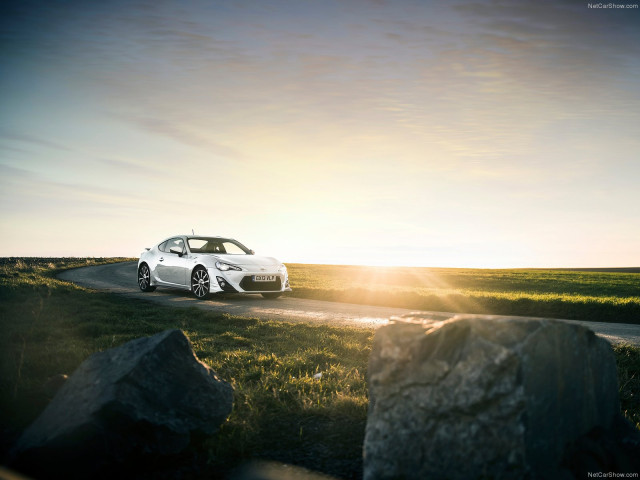 Toyota GT86 TRD фото