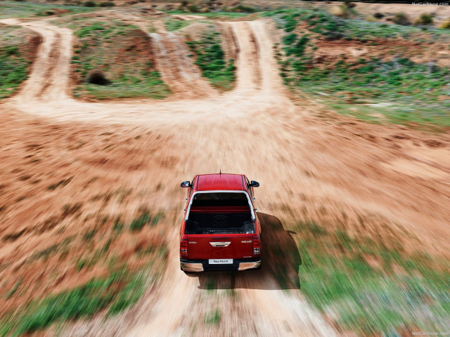 Toyota Hilux фото