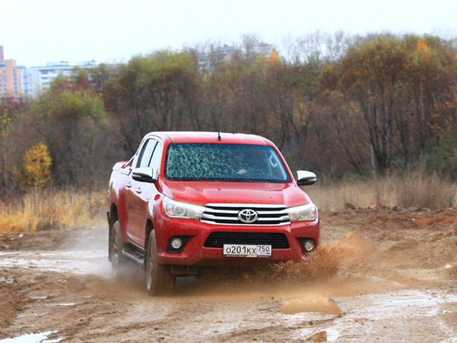 Toyota Hilux фото