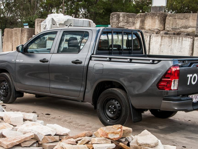 Toyota Hilux фото