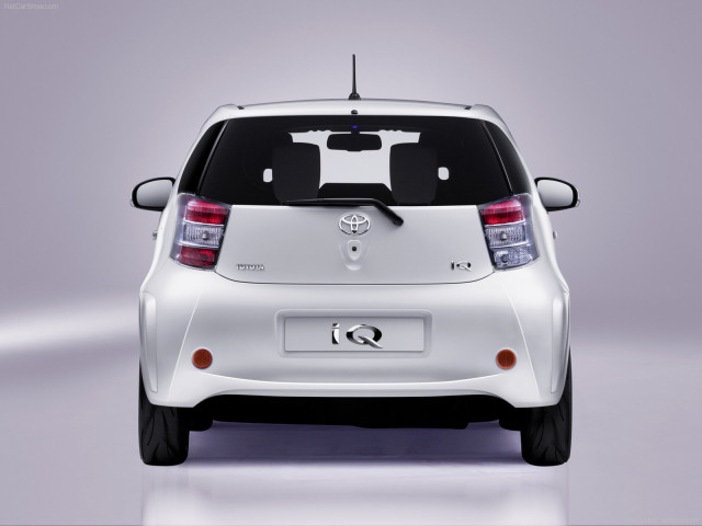 Toyota iQ фото