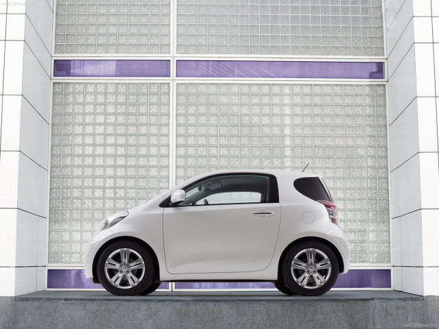 Toyota iQ фото