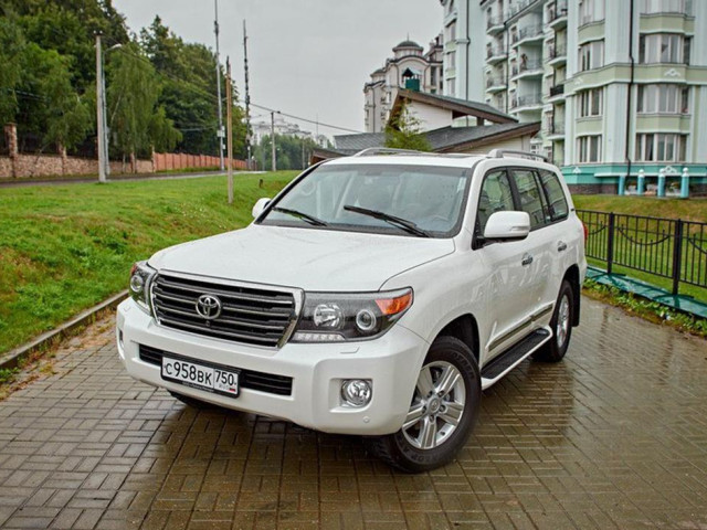 Toyota Land Cruiser 200 фото