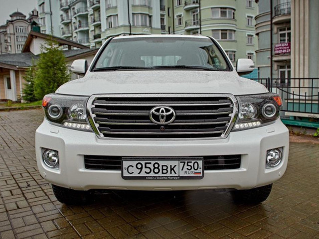 Toyota Land Cruiser 200 фото