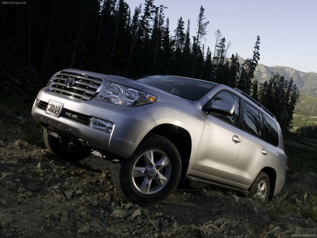 Toyota Land Cruiser 200 фото