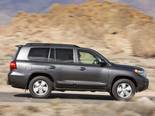 Toyota Land Cruiser 200 фото