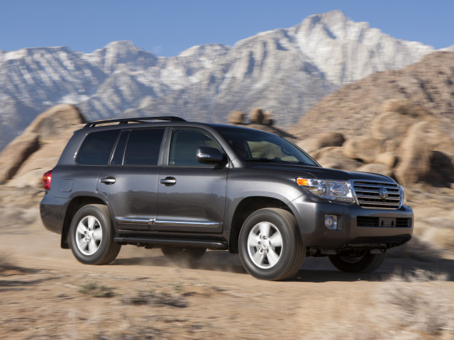 Toyota Land Cruiser 200 фото