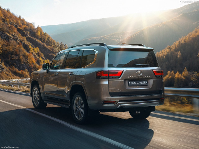 Toyota Land Cruiser 300 фото