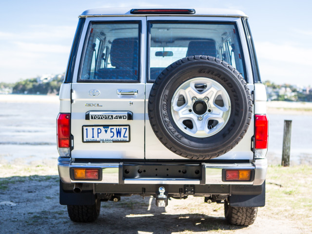 Toyota Land Cruiser 70 фото