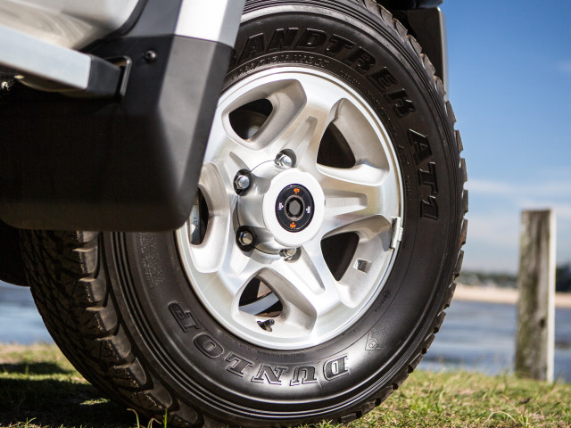 Toyota Land Cruiser 70 фото