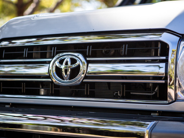 Toyota Land Cruiser 70 фото