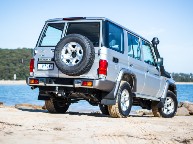 Toyota Land Cruiser 70 фото