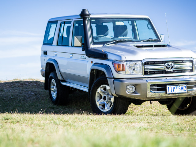 Toyota Land Cruiser 70 фото