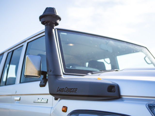 Toyota Land Cruiser 70 фото