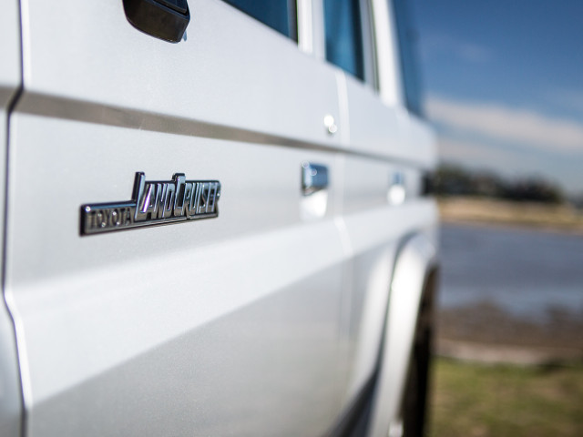 Toyota Land Cruiser 70 фото