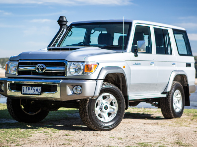 Toyota Land Cruiser 70 фото