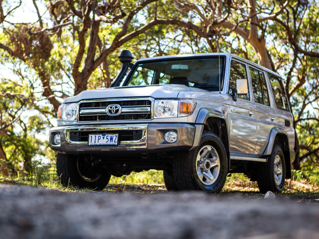 Toyota Land Cruiser 70 фото