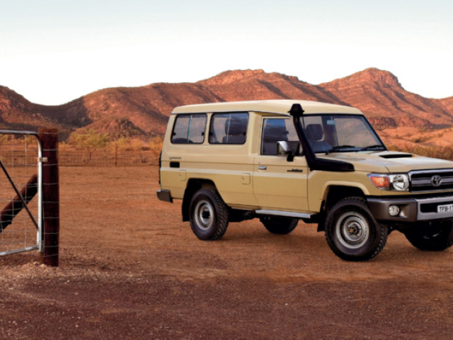 Toyota Land Cruiser 70 фото
