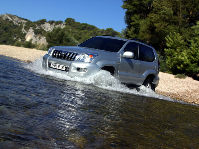 Toyota Land Cruiser Prado 120 фото