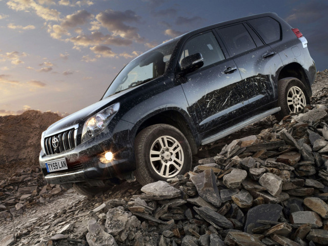 Toyota Land Cruiser Prado 150 фото