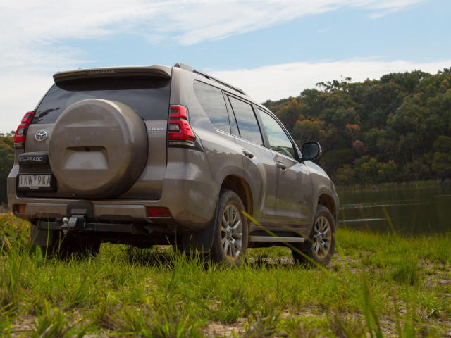 Toyota Land Cruiser Prado фото