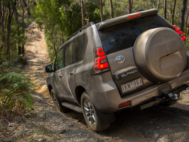 Toyota Land Cruiser Prado фото