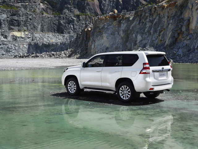 Toyota Land Cruiser фото