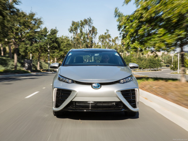 Toyota Mirai фото