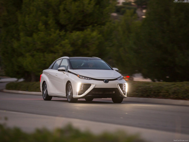 Toyota Mirai фото