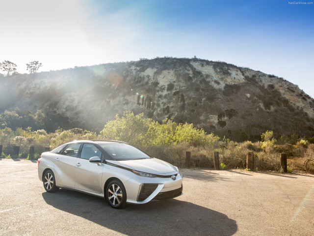 Toyota Mirai фото