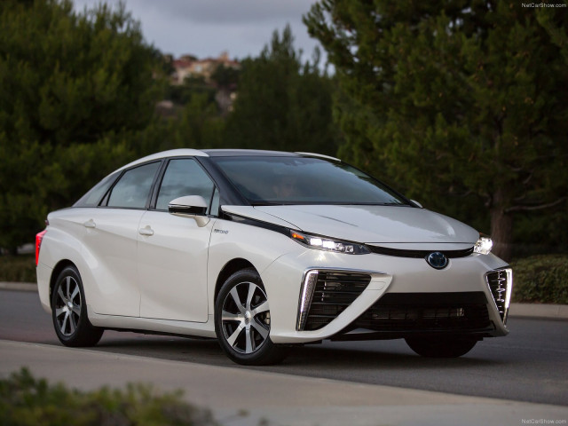 Toyota Mirai фото