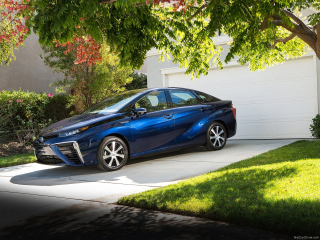 Toyota Mirai фото