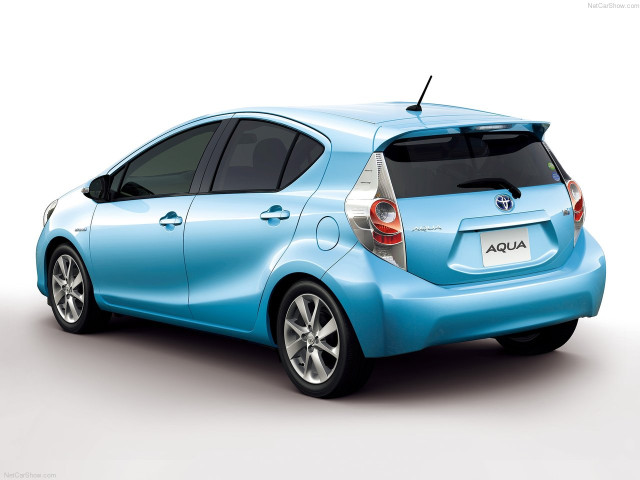 Toyota Prius C фото