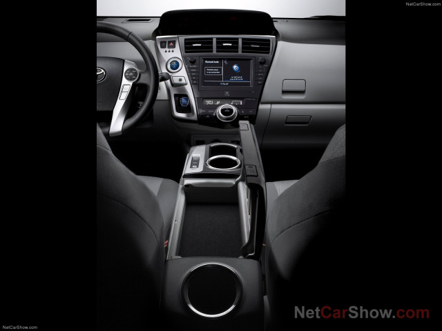 Toyota Prius Plus фото