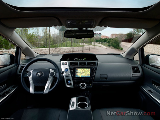 Toyota Prius Plus фото