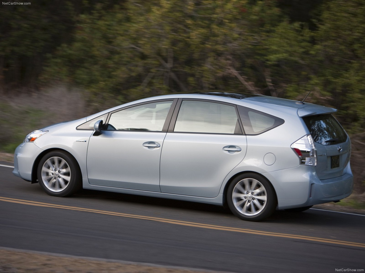 Toyota Prius V фото 81054