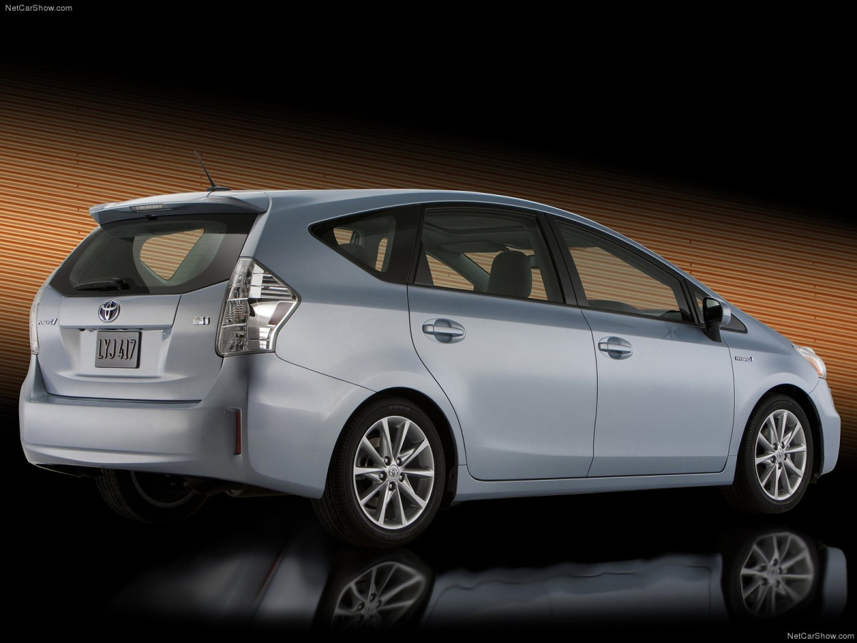 Toyota Prius V фото 81055