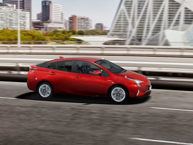 Toyota Prius фото