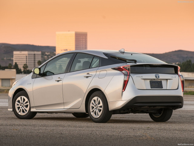 Toyota Prius фото