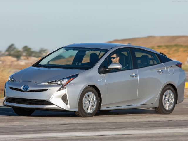 Toyota Prius фото