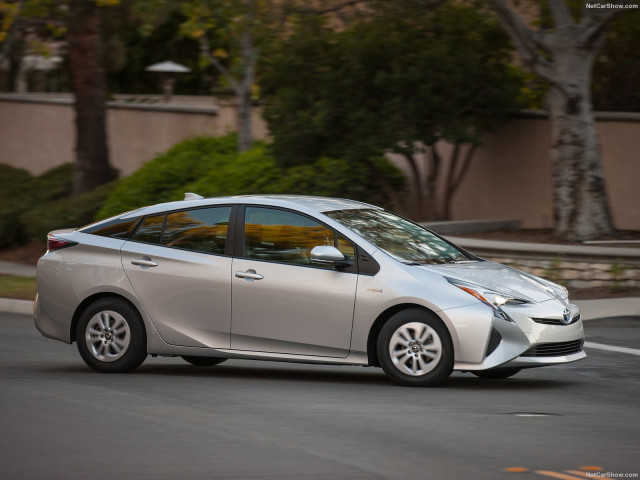 Toyota Prius фото