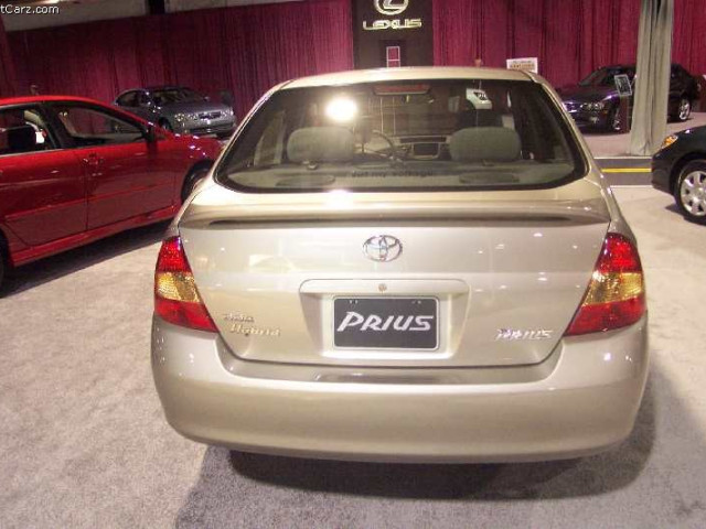 Toyota Prius фото