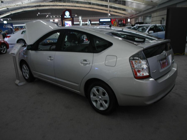 Toyota Prius фото