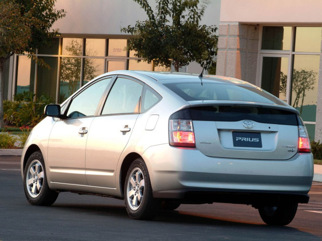 Toyota Prius фото