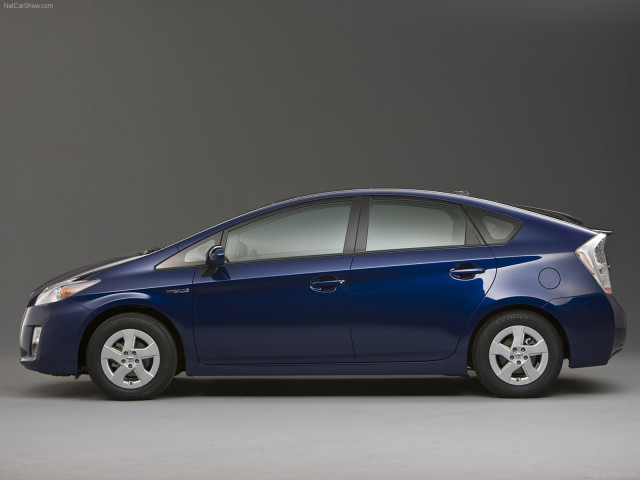 Toyota Prius фото