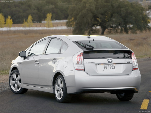 Toyota Prius фото